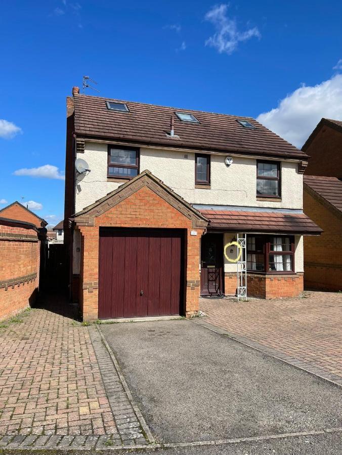 Large, Quiet, Sleeps 16, 4 Bathrooms, Parking, Leicester Bagian luar foto