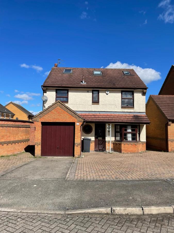 Large, Quiet, Sleeps 16, 4 Bathrooms, Parking, Leicester Bagian luar foto
