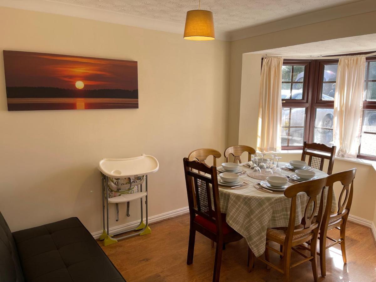 Large, Quiet, Sleeps 16, 4 Bathrooms, Parking, Leicester Bagian luar foto