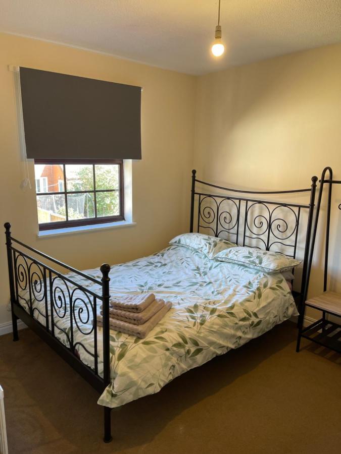 Large, Quiet, Sleeps 16, 4 Bathrooms, Parking, Leicester Bagian luar foto