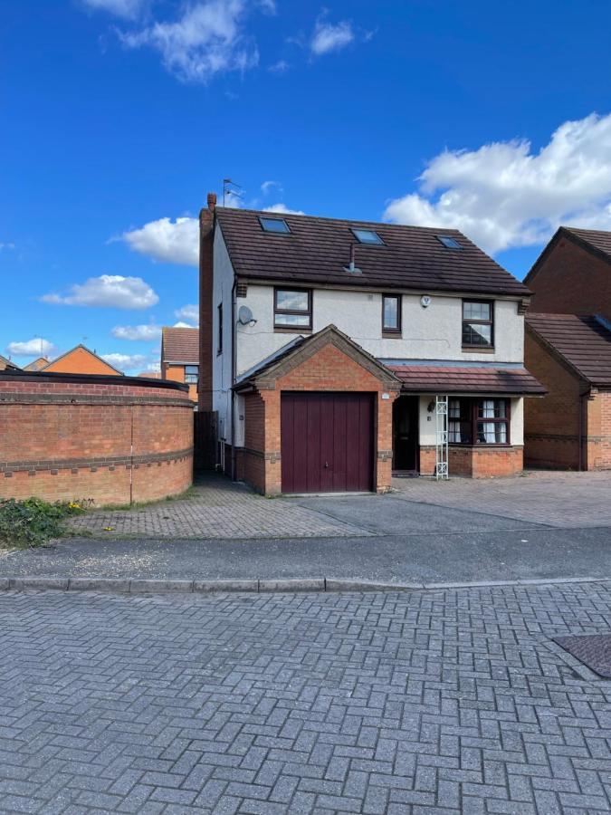 Large, Quiet, Sleeps 16, 4 Bathrooms, Parking, Leicester Bagian luar foto