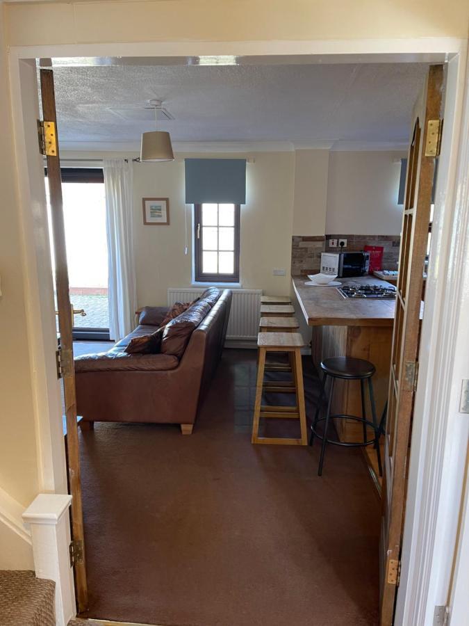 Large, Quiet, Sleeps 16, 4 Bathrooms, Parking, Leicester Bagian luar foto