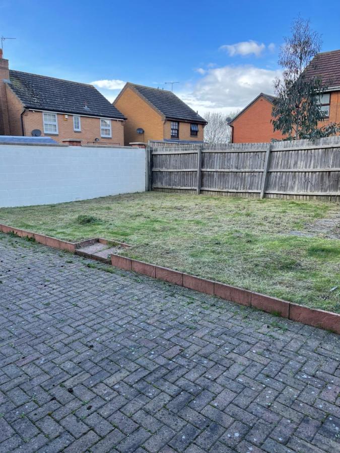 Large, Quiet, Sleeps 16, 4 Bathrooms, Parking, Leicester Bagian luar foto