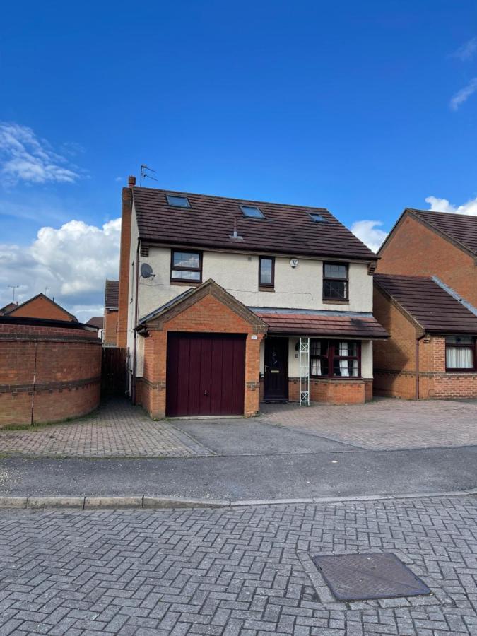 Large, Quiet, Sleeps 16, 4 Bathrooms, Parking, Leicester Bagian luar foto