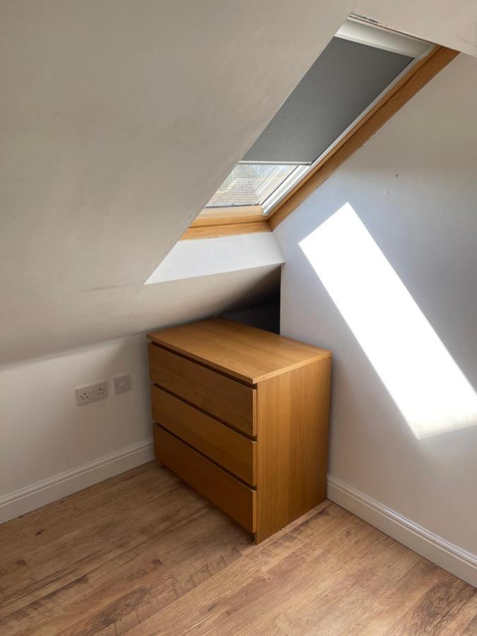 Large, Quiet, Sleeps 16, 4 Bathrooms, Parking, Leicester Bagian luar foto
