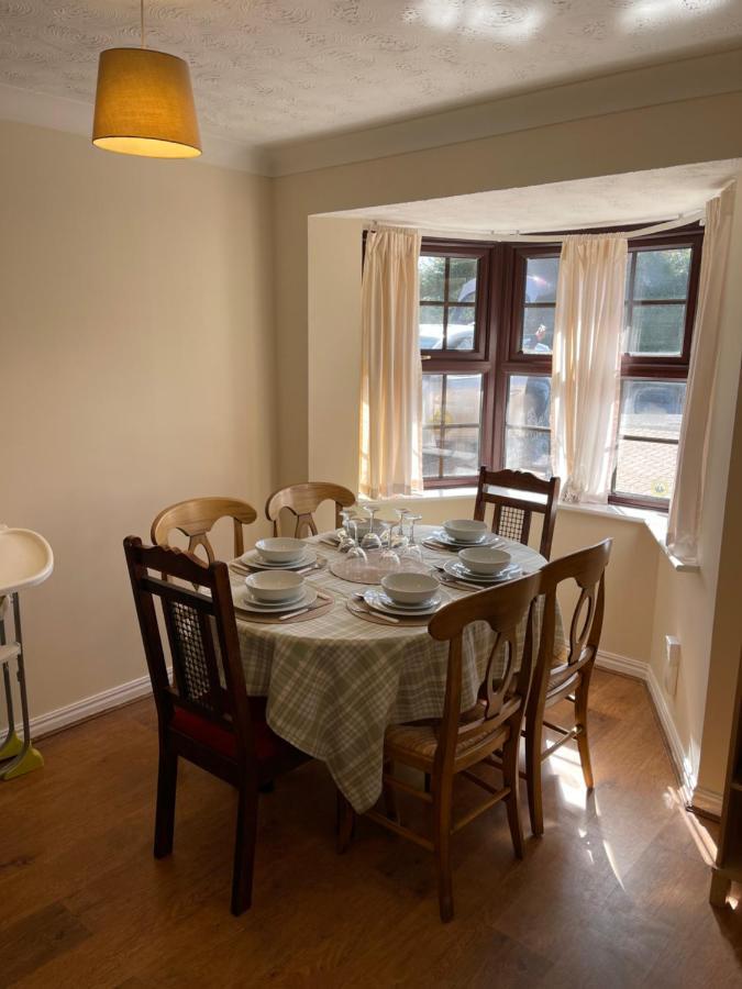 Large, Quiet, Sleeps 16, 4 Bathrooms, Parking, Leicester Bagian luar foto