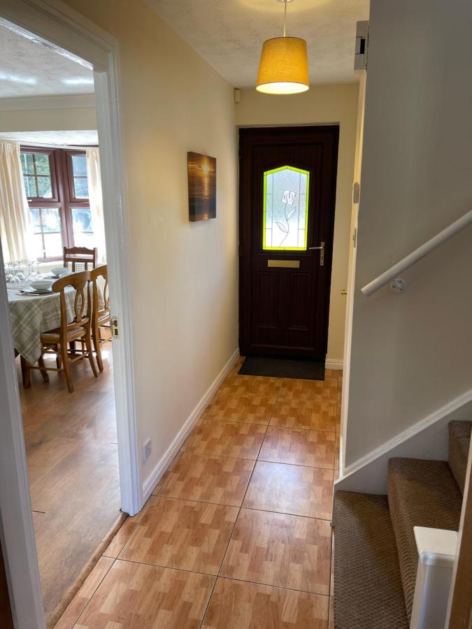 Large, Quiet, Sleeps 16, 4 Bathrooms, Parking, Leicester Bagian luar foto